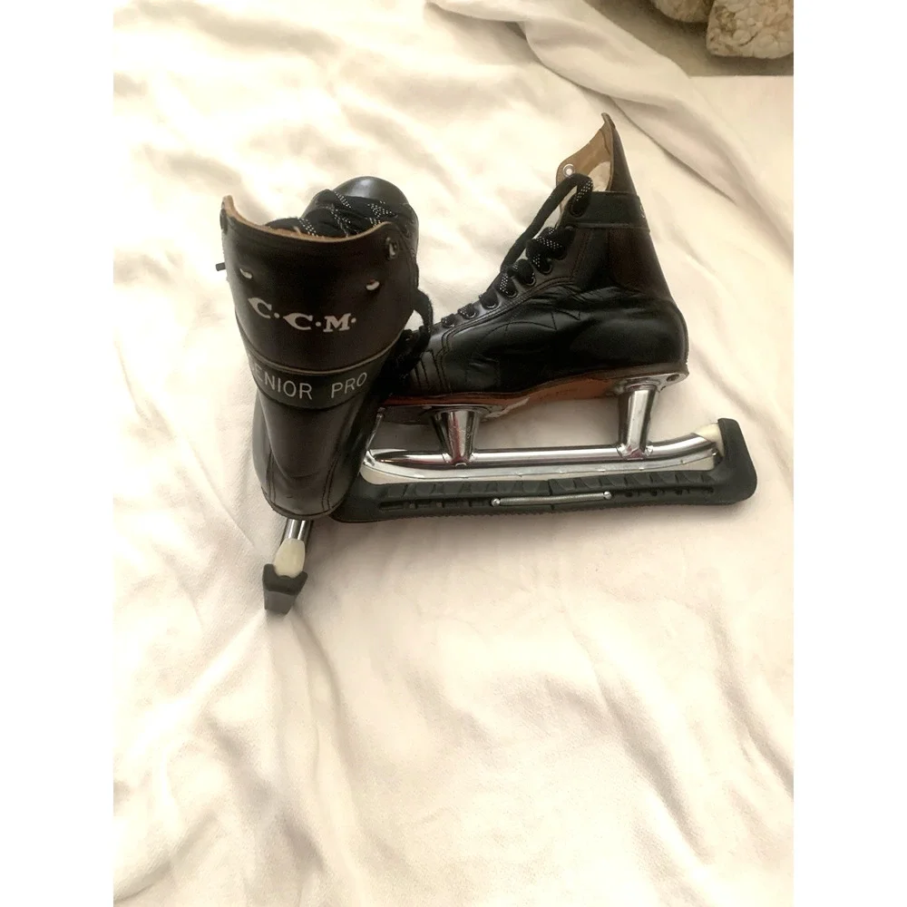 CCM Senior A Hockey Skates Size 10 ( Excellent Condition)